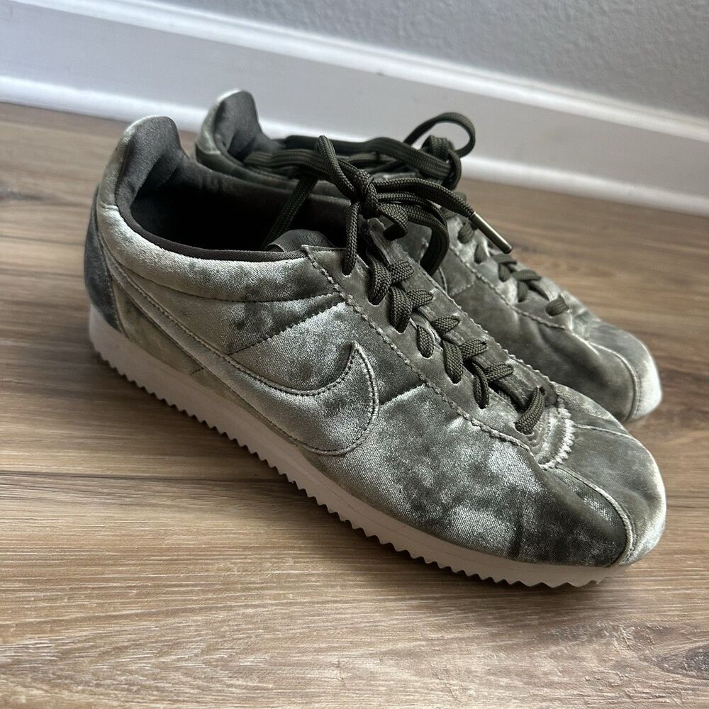 Nike Classic Cortez Premium Olive Velvet Womens Size 9 Green 862574-200
